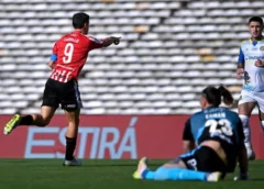 Estudiantes goleó 3-0 a Rosario Central y avanzó a octavos de final