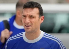 La Selección Argentina llegó a Kansas: 10 «tocados», práctica liviana y posibles cambios en la lista