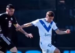 Vélez rescató un empate con polémica ante Riestra